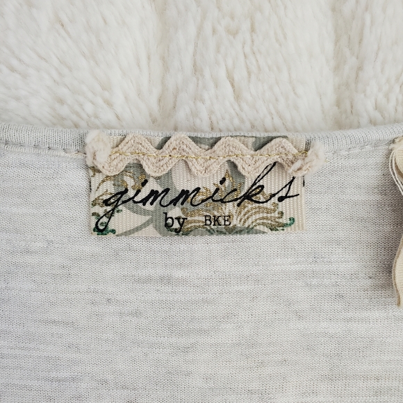 Gimmicks by BKE Southwestern Top - Picture 8 of 10